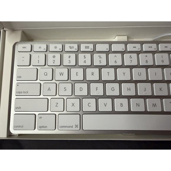 Apple USB Wired Keyboard Numeric Pad Model A1243 White Silver w/ Box & Manual - Picture 10 of 10